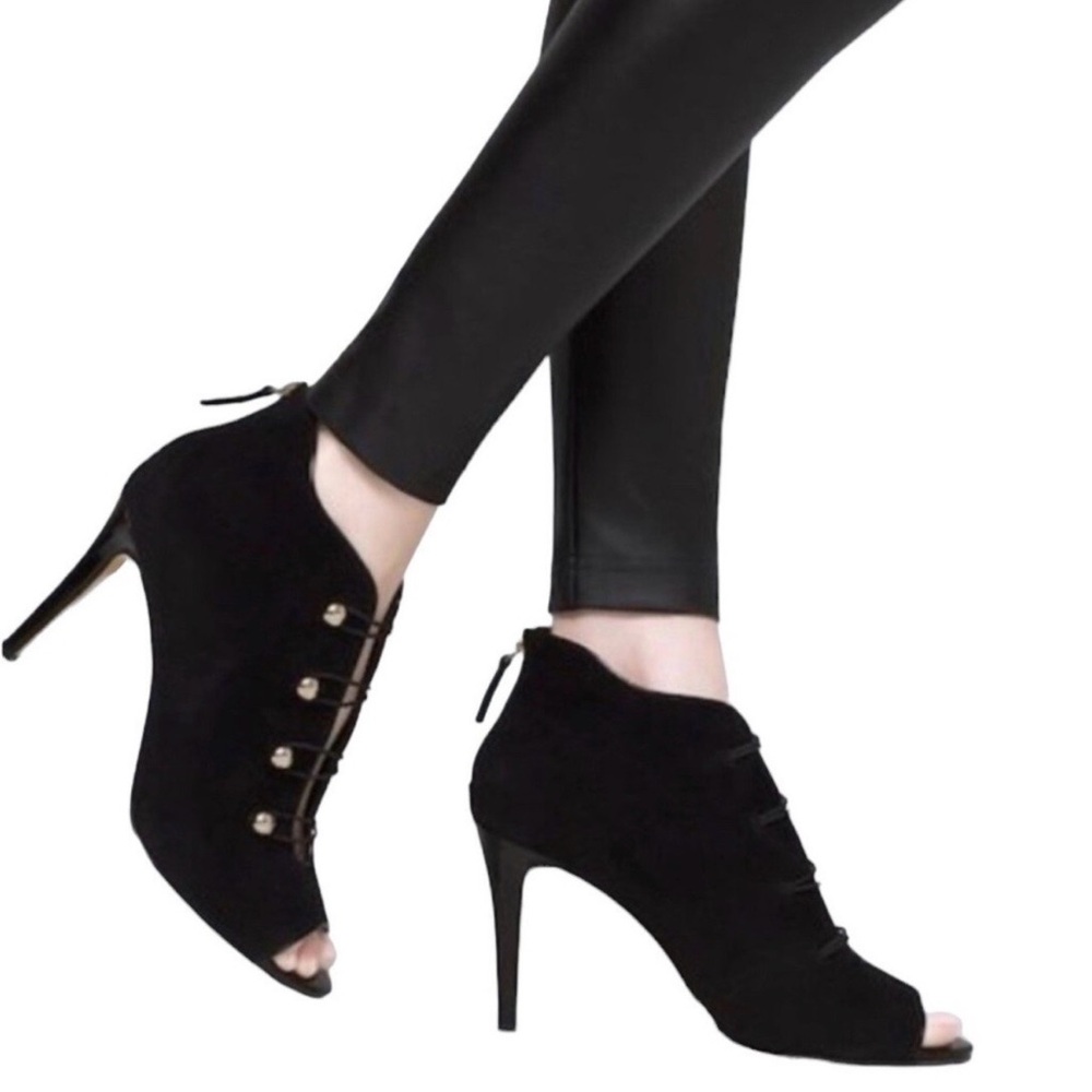 White House Black Market Women‎ Velvet Black Ankle Boots Zip Back Side Size 7.5M